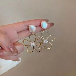 Gold Daisy Flower and Faux Pearl Earrings